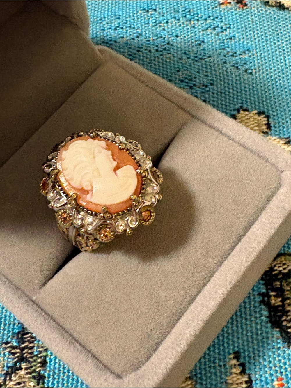 Authentic Carved Shell Cameo Ring Set in Sterling & 18kt Vermeil  NWB   size 5